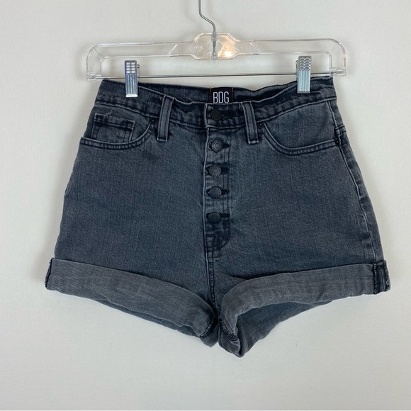 BDG Mom High Rise Cuffed Stone Washed Black Denim Shorts Size 26 - Picture 1 of 6